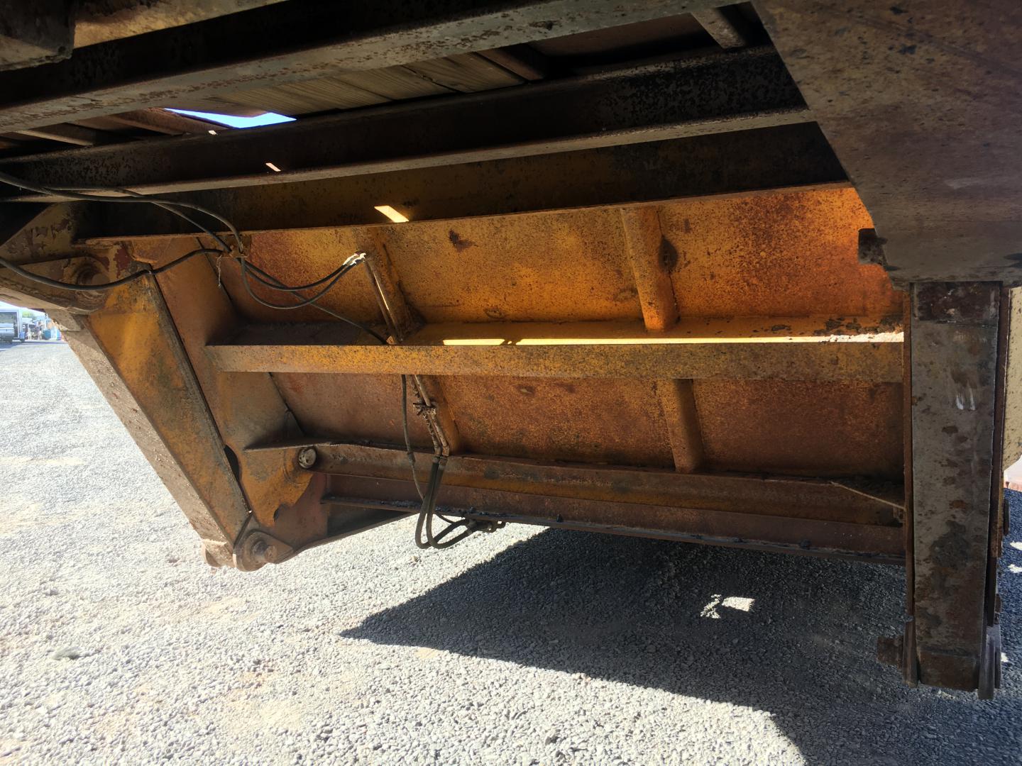 ./imagenes/INVOICE/2019/17173/LOWBOY LOAD KING 503DF (8).JPG